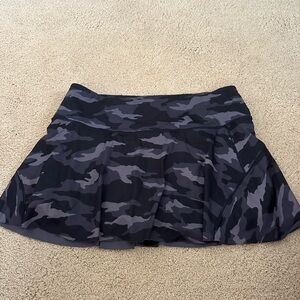Athleta camo tennis skirt. XL. Perfect condition.